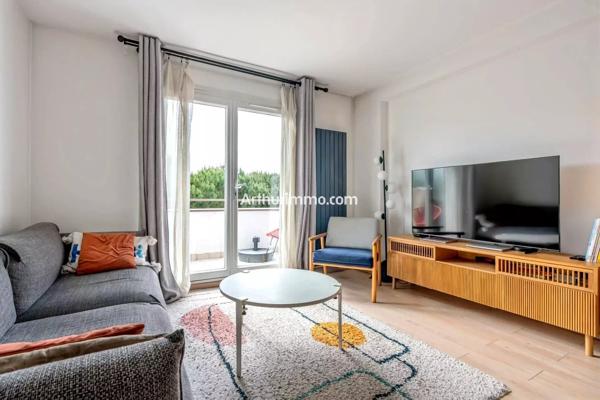 Vente                                                      Appartement
                        
                     4 pièces                      79 m2                     à Sucy-en-Brie