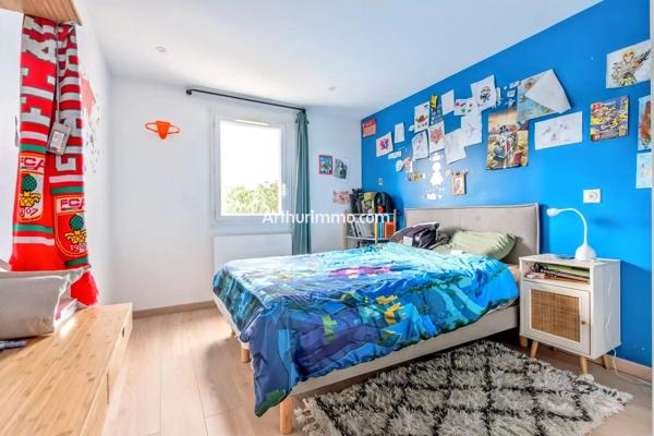 Vente                                                      Appartement
                        
                     4 pièces                      79 m2                     à Sucy-en-Brie