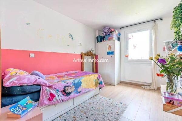 Vente                                                      Appartement
                        
                     4 pièces                      79 m2                     à Sucy-en-Brie