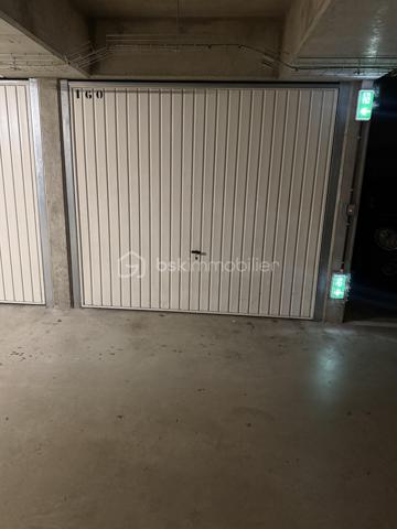 Découvrez ce parking sécurisé disponible à la vente, fini les galère de stationnement en rentrant du travail ! 

Ne laissez pas passer cette opportunité d’investissement, que ce soit pour votre usage personnel ou pour une mise en location. Contactez JULIEN KEVIN pour plus d'informations.