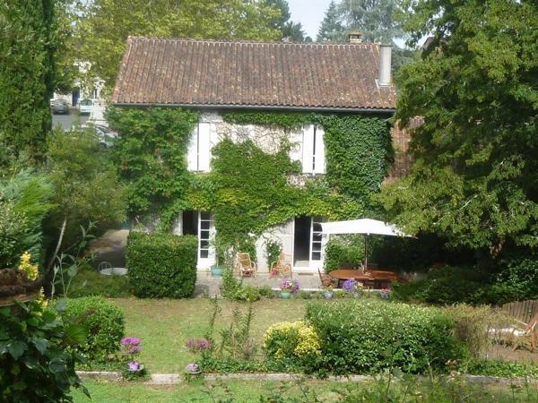 Charmante maison de village de 4 chambres avec grange et joli jardin à quelques pas de toutes les commodités