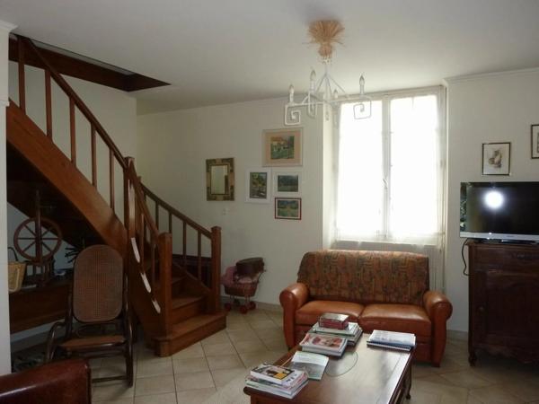 Charmante maison de village de 4 chambres avec grange et joli jardin à quelques pas de toutes les commodités
