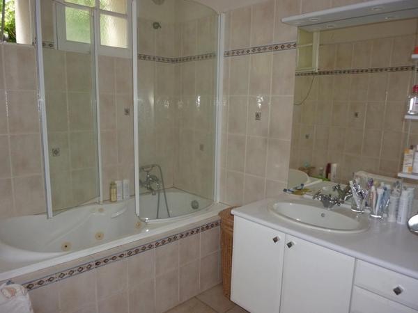 Charmante maison de village de 4 chambres avec grange et joli jardin à quelques pas de toutes les commodités