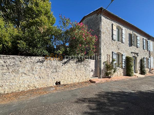 Vente
                Maison265 m² - 7 Pièces -
                    PUYMIROL (47270)