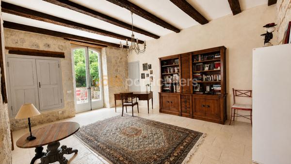 Vente
                Maison265 m² - 7 Pièces -
                    PUYMIROL (47270)
