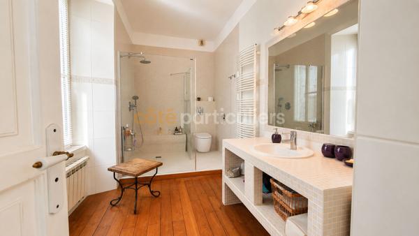 Vente
                Maison265 m² - 7 Pièces -
                    PUYMIROL (47270)