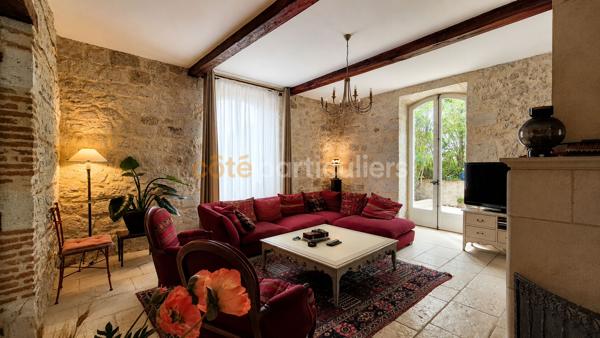 Vente
                Maison265 m² - 7 Pièces -
                    PUYMIROL (47270)