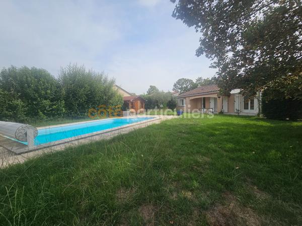 Vente
                Maison265 m² - 7 Pièces -
                    PUYMIROL (47270)