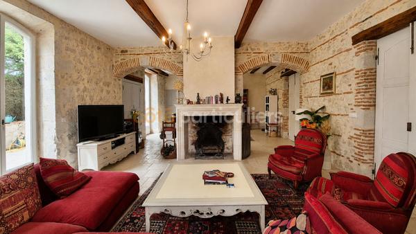 Vente
                Maison265 m² - 7 Pièces -
                    PUYMIROL (47270)