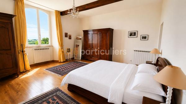 Vente
                Maison265 m² - 7 Pièces -
                    PUYMIROL (47270)