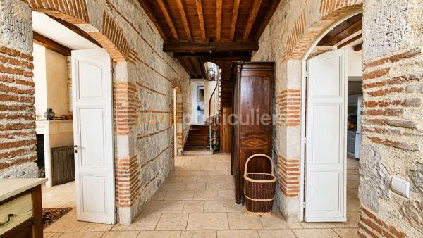 Vente
                Maison265 m² - 7 Pièces -
                    PUYMIROL (47270)
