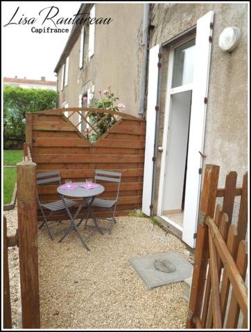 Maison à vendre + Appartement en location - Centre historique de MONTAIGU (85)