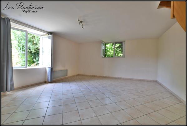 Maison à vendre + Appartement en location - Centre historique de MONTAIGU (85)