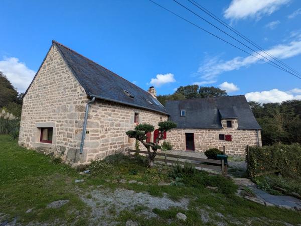 SAINT TUGDUAL GRANDE LONGERE RENOVEE DE 5 PIECES 154m² PARCELLE DE 1390M².