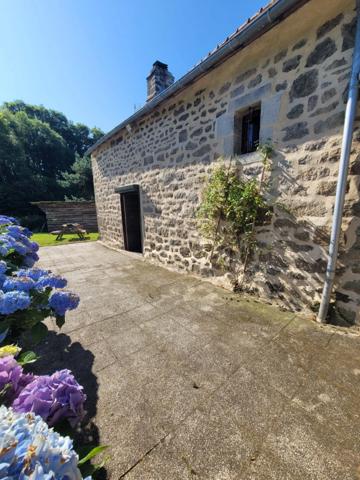 SAINT TUGDUAL GRANDE LONGERE RENOVEE DE 5 PIECES 154m² PARCELLE DE 1390M².