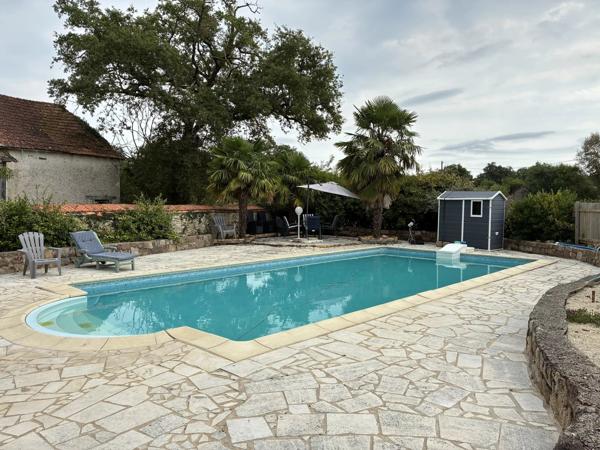 Maison rénovée avec gîte séparé de 3 chambres et piscine !!