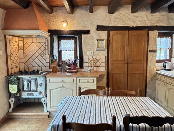 Maison rénovée avec gîte séparé de 3 chambres et piscine !!