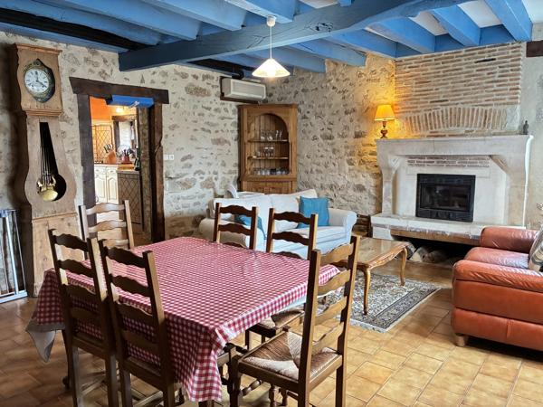 Maison rénovée avec gîte séparé de 3 chambres et piscine !!
