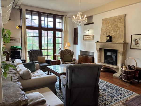 Maison rénovée avec gîte séparé de 3 chambres et piscine !!