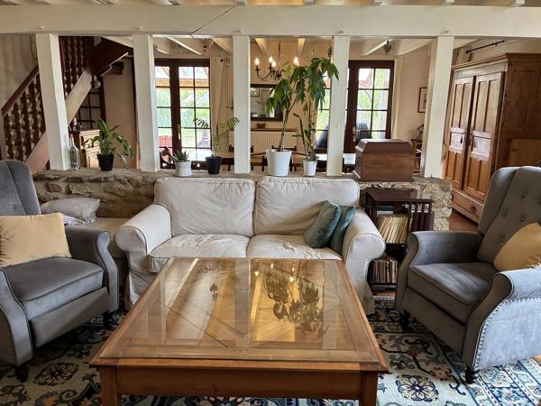 Maison rénovée avec gîte séparé de 3 chambres et piscine !!