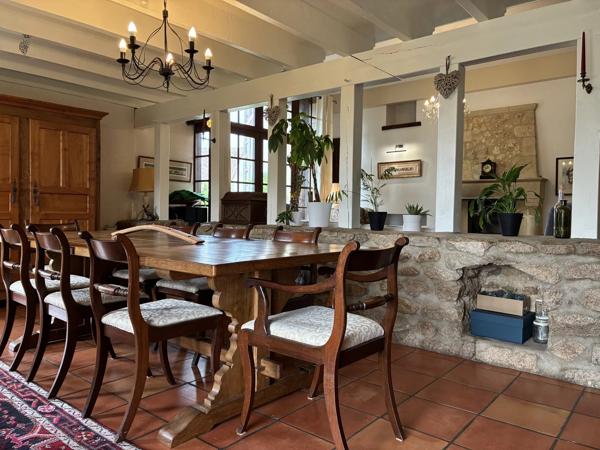 Maison rénovée avec gîte séparé de 3 chambres et piscine !!