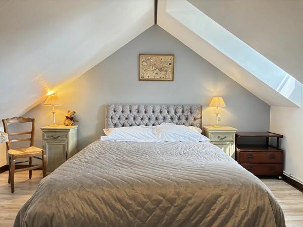 Maison rénovée avec gîte séparé de 3 chambres et piscine !!