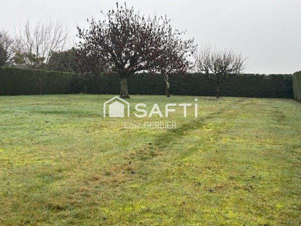 Terrain constructible 956 m² – Monnaie – Libre constructeur – Non viabilisé