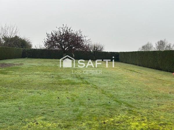 Terrain constructible 956 m² – Monnaie – Libre constructeur – Non viabilisé