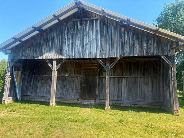 A VENDRE HERM Grange à rénover avec fort potentiel sur plus de 1900 m² de terrain