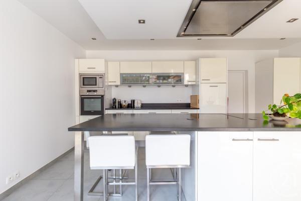 Maison à vendre  8 pièces - 204,01 m2 LA VARENNE ST HILAIRE - 94