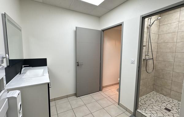 Local Professionnel de 132 m²