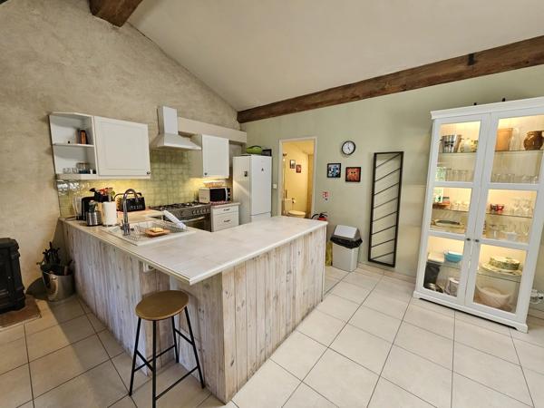 Un havre de paix au potentiel illimité, offrant 3 logements sur plus de 2 hectares de terrain
