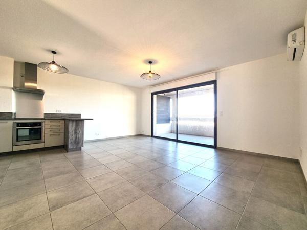 LOCATION : appartement 4 pièces (80 m²) à BORGO