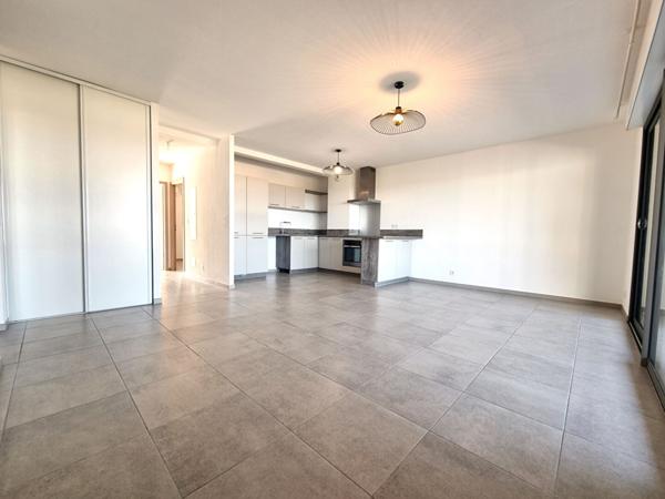 LOCATION : appartement 4 pièces (80 m²) à BORGO