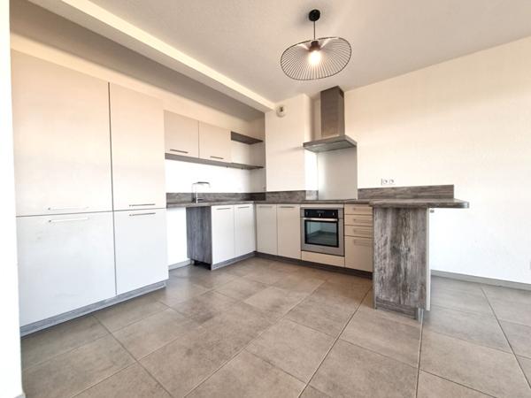 LOCATION : appartement 4 pièces (80 m²) à BORGO