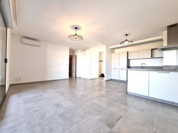 LOCATION : appartement 4 pièces (80 m²) à BORGO