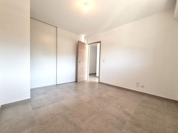LOCATION : appartement 4 pièces (80 m²) à BORGO