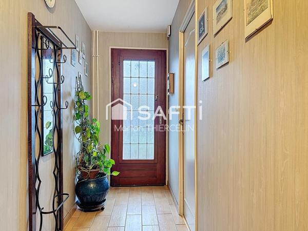 Maison de plain-pied avec 3 chambres et garage attenant