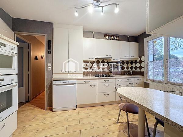 Maison de plain-pied avec 3 chambres et garage attenant