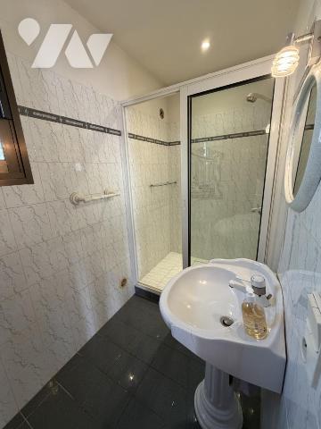 Vallauris maison de 140 m2 sur terrain de 1718 m2 en copropriété (570 m2 environ pour ce lot)