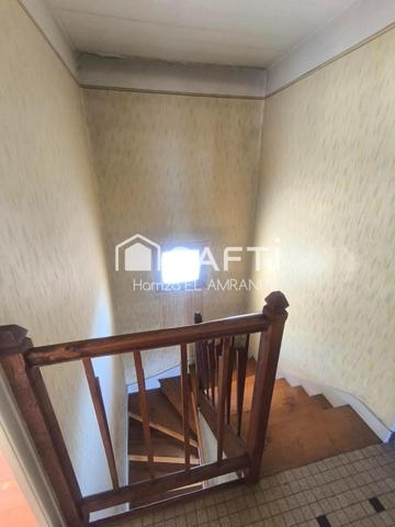 Jolie maison familiale, mitoyenne d'un côté avec un grand jardin