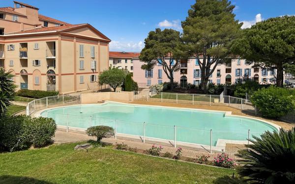 Appartement à vendre    1 pièce • 32,28 m2 Fréjus