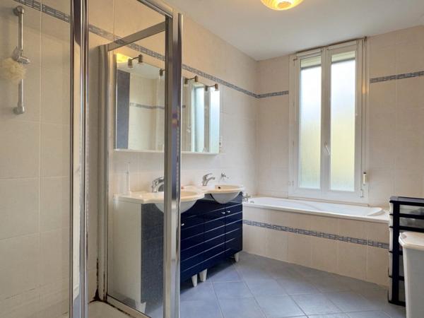 Maison 5 pièces avec garage et jardin