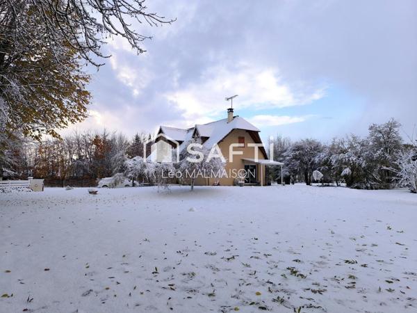 À 10mn de Lisieux, 40mn de Deauville, 2h de Paris.