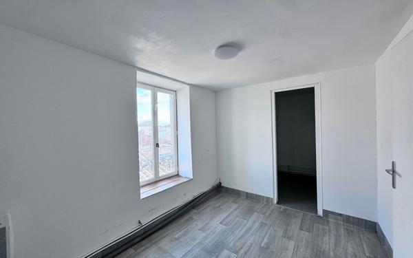 Immeuble à vendre    3 pièces • 142,60 m2 Romans-sur-Isère