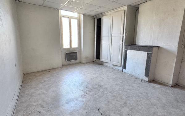Immeuble à vendre    3 pièces • 142,60 m2 Romans-sur-Isère