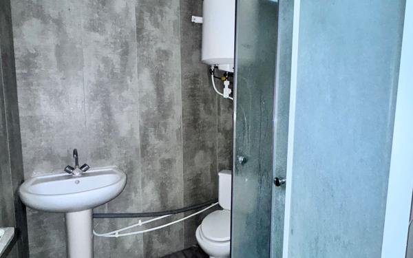 Immeuble à vendre    3 pièces • 142,60 m2 Romans-sur-Isère