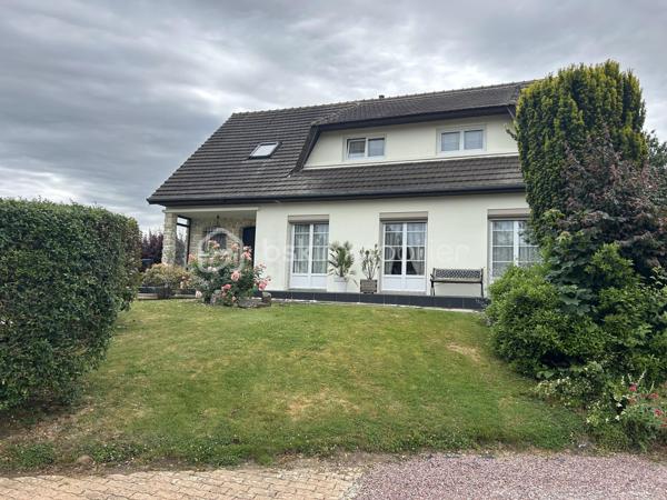Plongez dans le charme de cette maison de 151 m² construite en 1970. Parfaitement située en cœur urbain, elle promet un mode de vie dynamique tout en conservant une intimité précieuse avec sa terrasse et ses parkings privés.

Cette maison de 7 pièces, bien entretenue, dispose d'une cave pratique. L'absence de travaux à prévoir vous permet de profiter immédiatement de ses espaces accueillants et bien conçus.

Sa localisation centrale vous permet un accès aisé aux commerces, services et écoles, enrichissant ainsi votre quotidien.