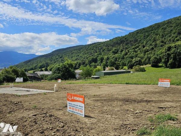 St Germain la Chambotte, terrain de 805m2 VIABILISE