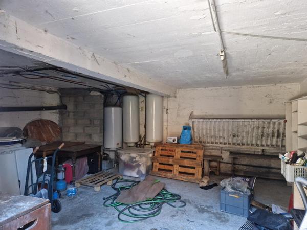 Grande maison située dans un charmant village. Maison de type 6 avec deux appartements indépendants de type 2.